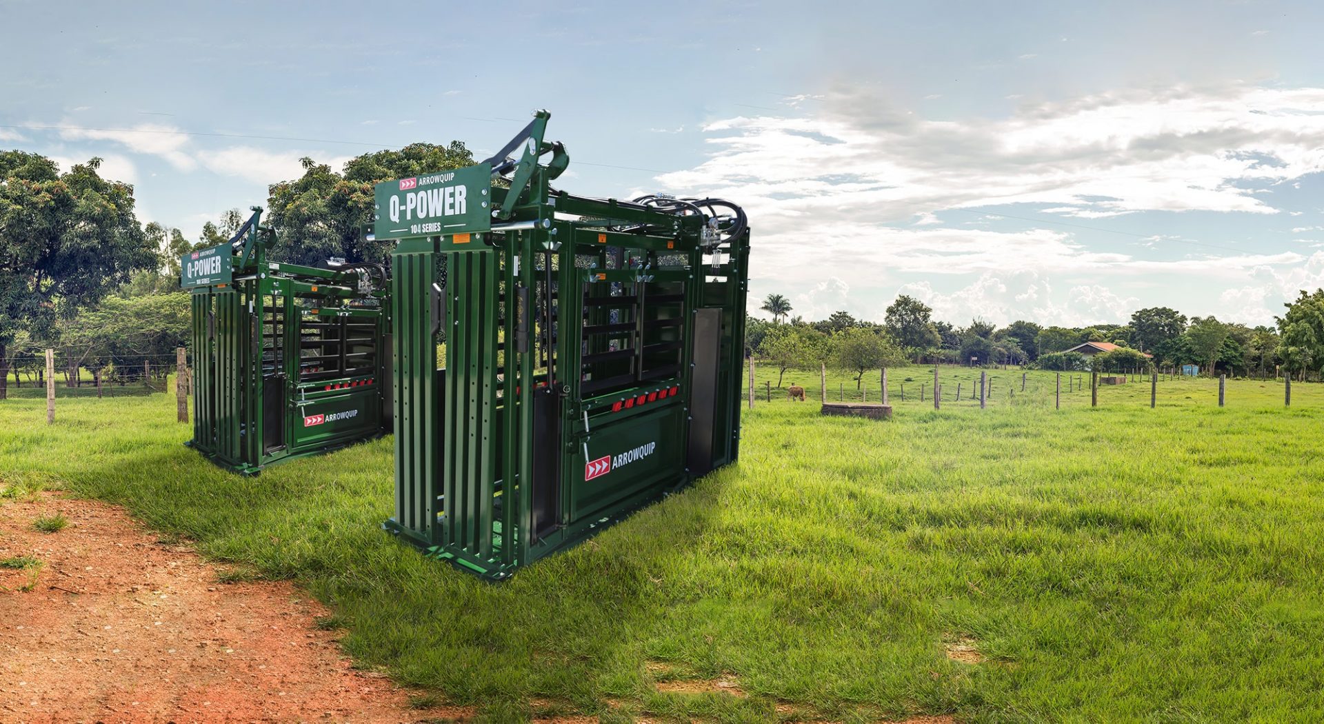 Q-Power 104 Series Hydraulic Squeeze Chute Main Image, On a Ranch.