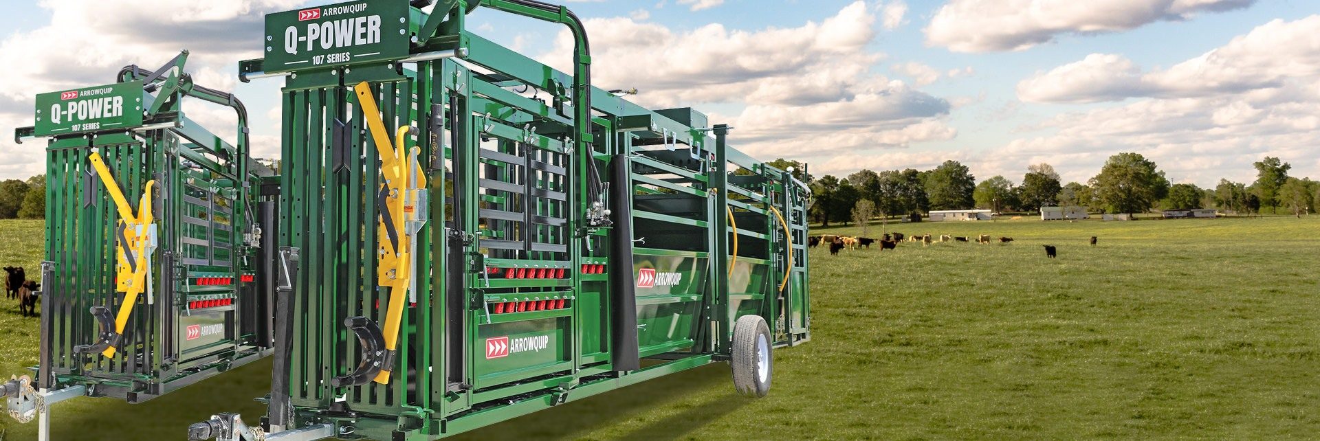 Hydraulic portable cattle chute, alley and tub in a field