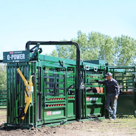 Hydraulic Portable Cattle Chute, Alley & Tub | Arrowquip