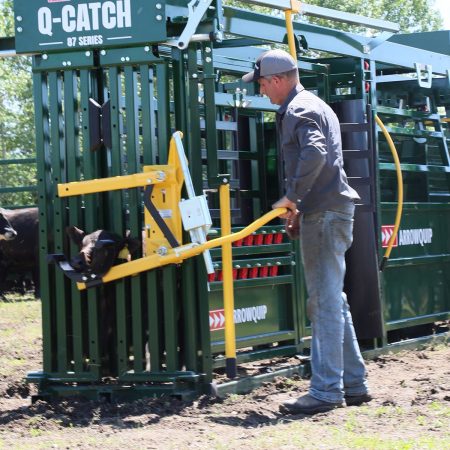 Cattle Head Scoop | Single Handle Push Pull | Arrowquip